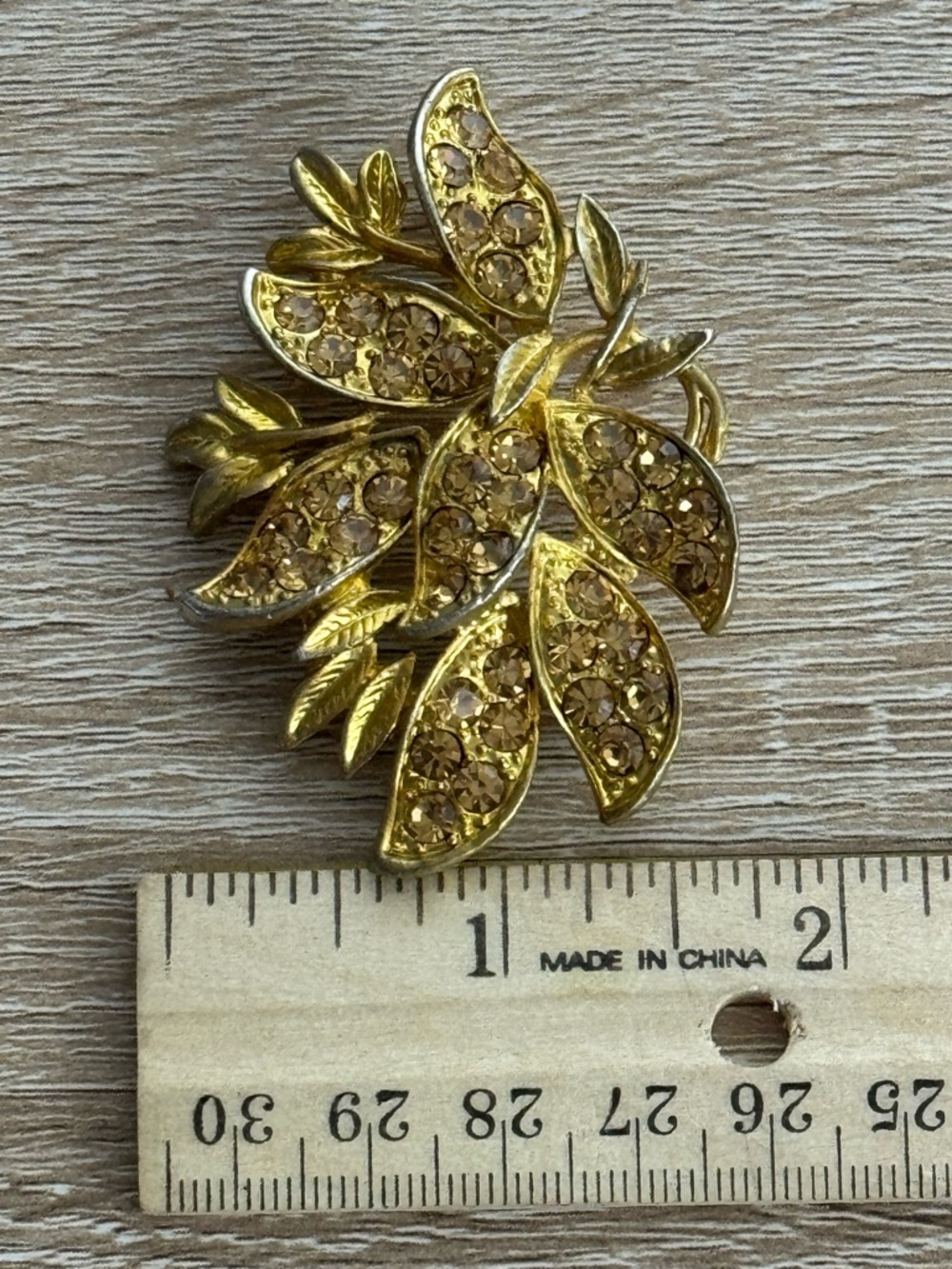 Vintage Leaf Rhinestone Gold Tone Brooch Luminous Sparkly Mid Century 50s 60s - Picture 5 of 8